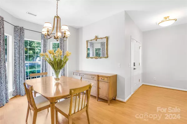 7331 Reynard LN, Charlotte, NC 28215