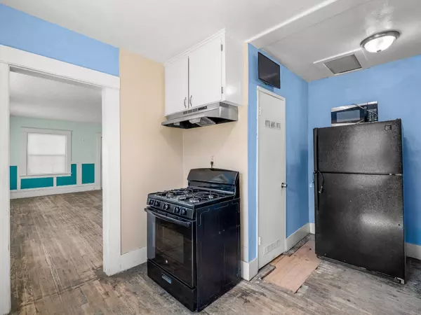 1037 E Fountain Way, Fresno, CA 93704