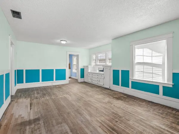 1037 E Fountain Way, Fresno, CA 93704