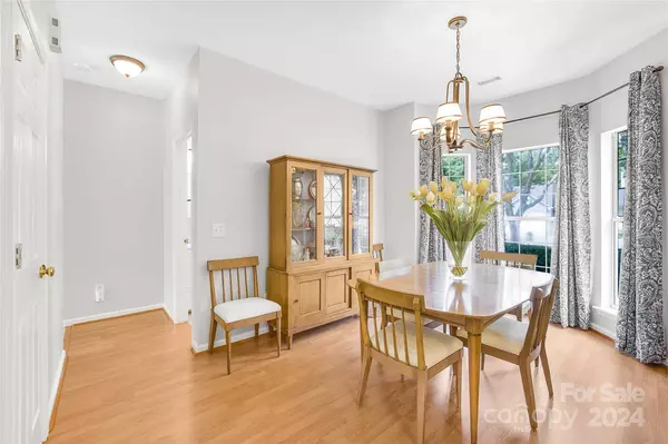 7331 Reynard LN, Charlotte, NC 28215