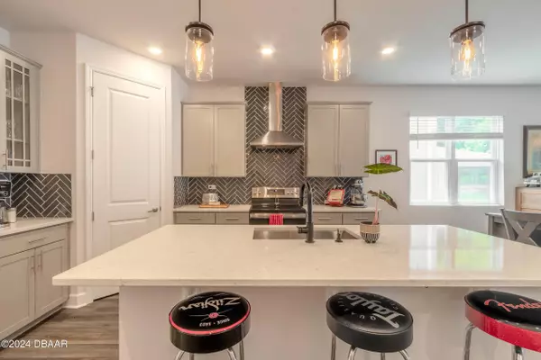 1050 River Falls CIR, Deland, FL 32720