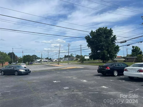 2408 1st AVE SW, Hickory, NC 28602