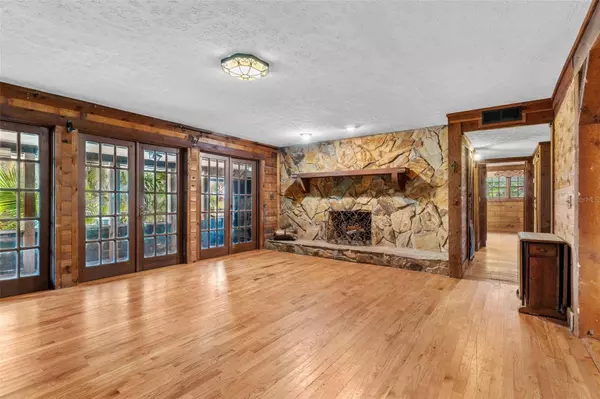 9554 MCINTOSH RD, Dover, FL 33527