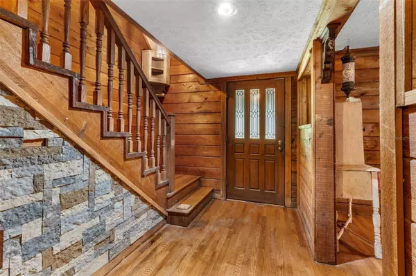 9554 MCINTOSH RD, Dover, FL 33527