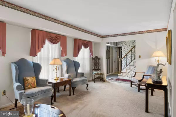 184 KNOTTY OAK DR, Mount Laurel, NJ 08054