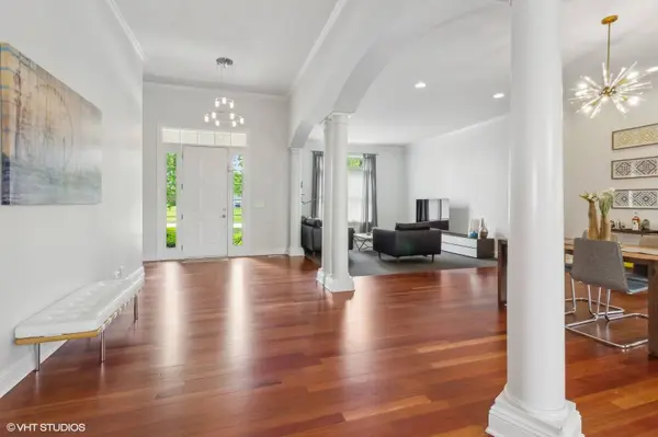 843 Hathaway CT, North Aurora, IL 60542