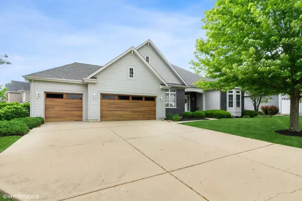 843 Hathaway CT, North Aurora, IL 60542