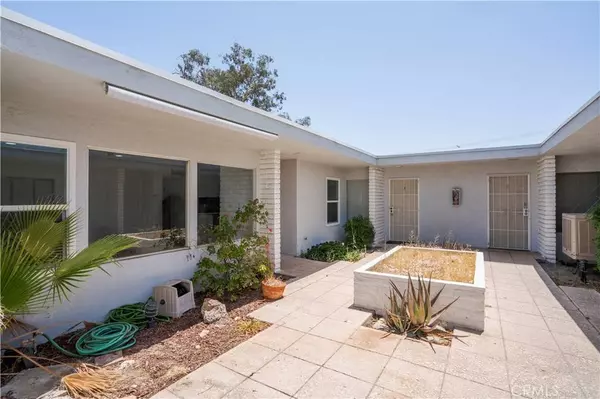 4093 E Calle De Carlos, Palm Springs, CA 92264