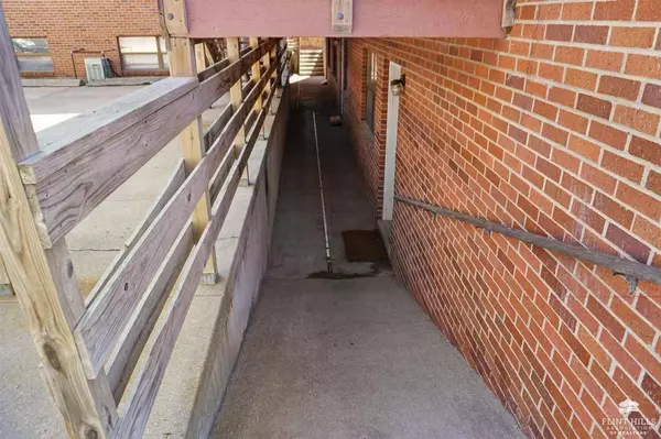 1207 Kearney ST, Manhattan, KS 66502