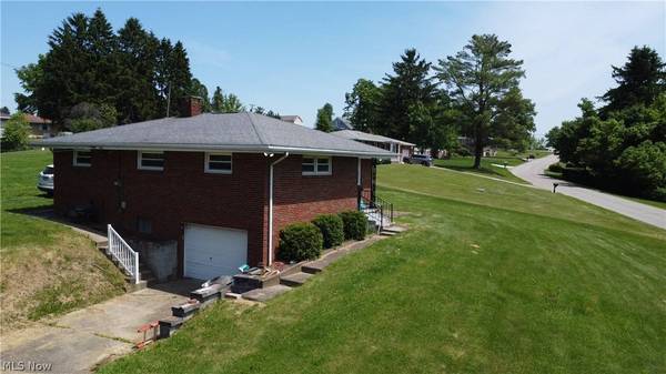 72260 Barton RD, Bridgeport, OH 43912