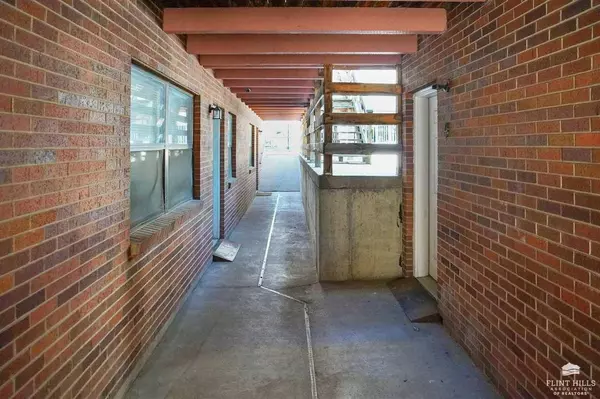 1207 Kearney ST, Manhattan, KS 66502