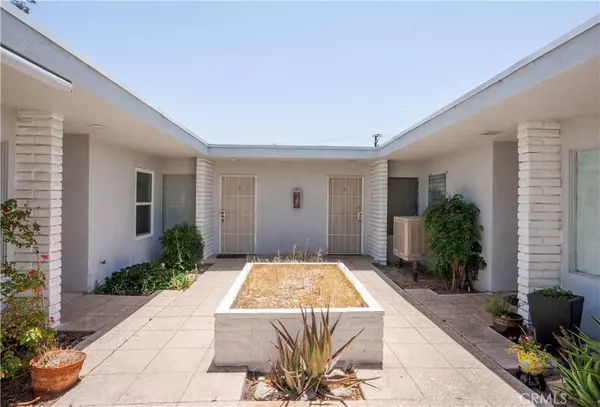 4093 E Calle De Carlos, Palm Springs, CA 92264