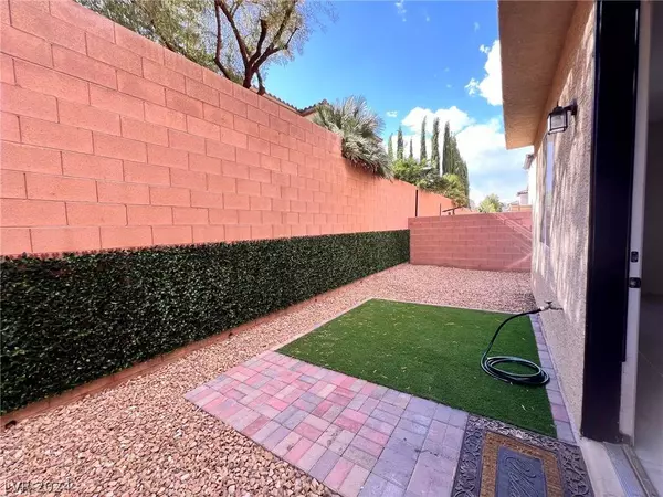 961 Dark Bird Street, Las Vegas, NV 89178