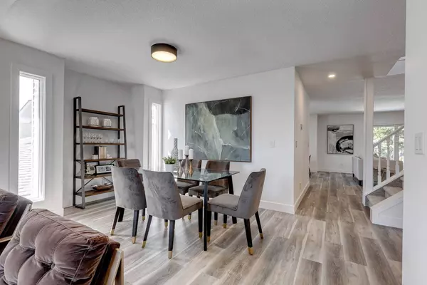 372 Hawkcliff WAY NW, Calgary, AB T3G 2X2