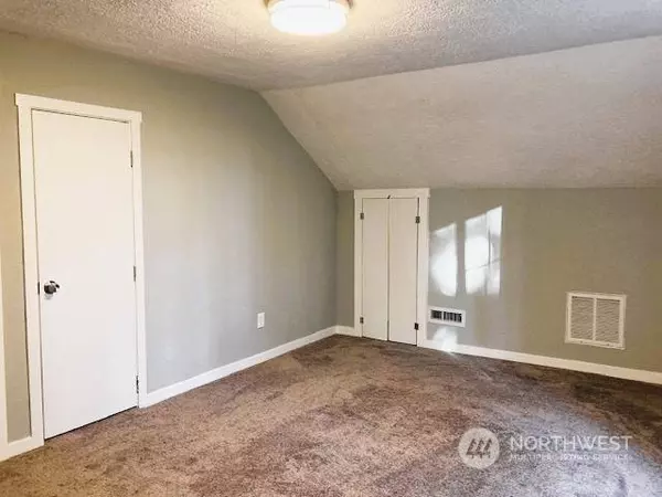 123 Sunnyside DR, Kelso, WA 98626