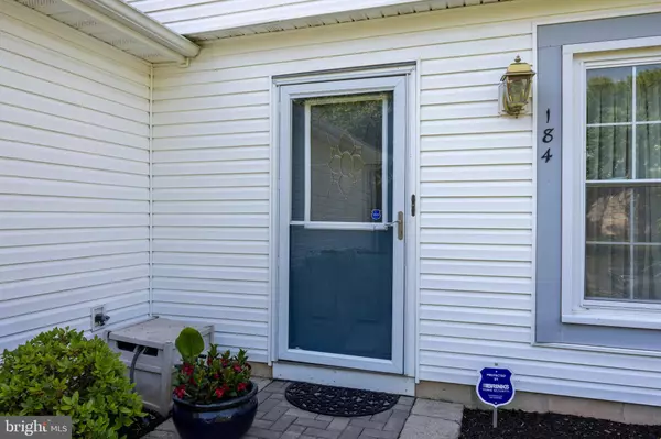 184 KNOTTY OAK DR, Mount Laurel, NJ 08054