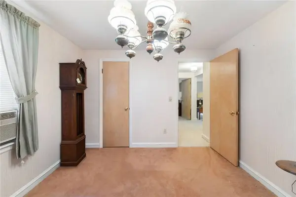 28 Redwoood DR, Cranston, RI 02920