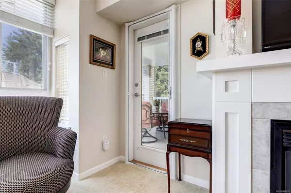 5685 Edgewater Lane #303, Nanaimo, BC V9T 6K3