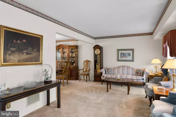 184 KNOTTY OAK DR, Mount Laurel, NJ 08054