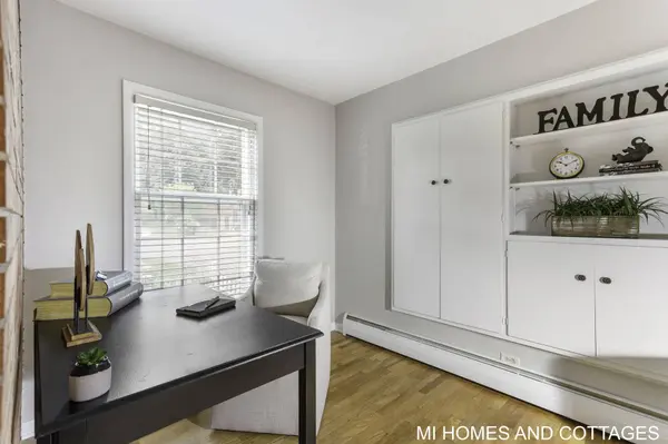 662 Brookside Avenue, Holland, MI 49423