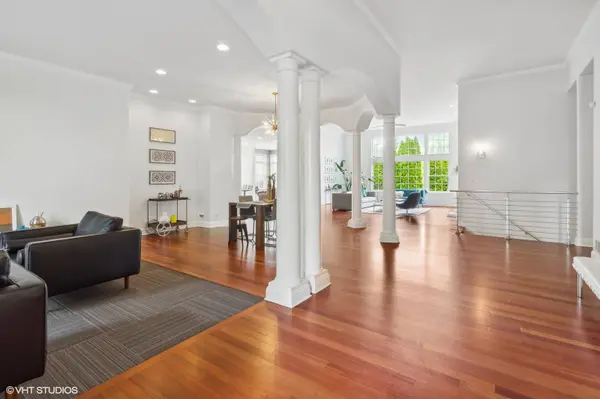 843 Hathaway CT, North Aurora, IL 60542