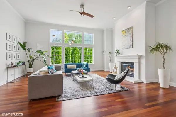 843 Hathaway CT, North Aurora, IL 60542