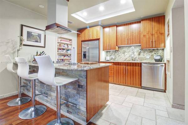 250 NE 48th St, Miami, FL 33137