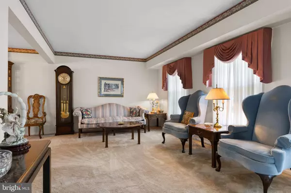 184 KNOTTY OAK DR, Mount Laurel, NJ 08054