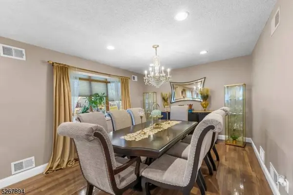 145 Doherty Dr, Clifton City, NJ 07013