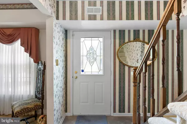 184 KNOTTY OAK DR, Mount Laurel, NJ 08054