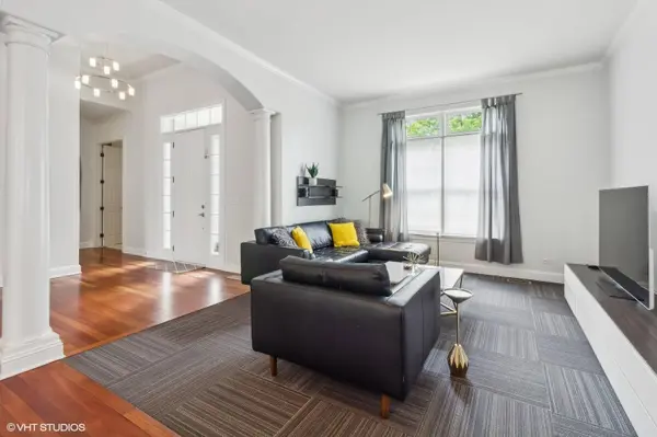 843 Hathaway CT, North Aurora, IL 60542