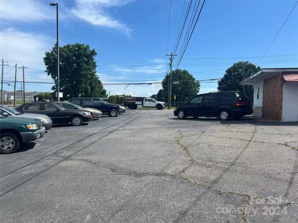 2408 1st AVE SW, Hickory, NC 28602