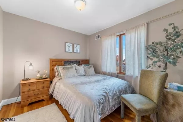 145 Doherty Dr, Clifton City, NJ 07013