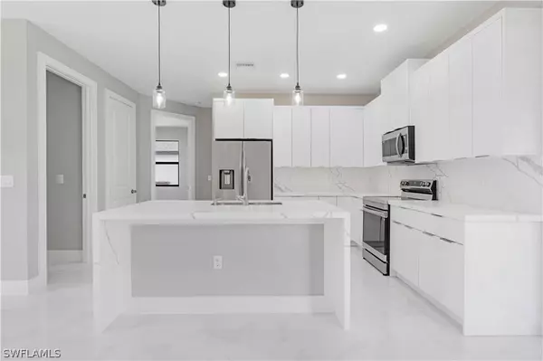 2707 53rd ST SW, Lehigh Acres, FL 33976