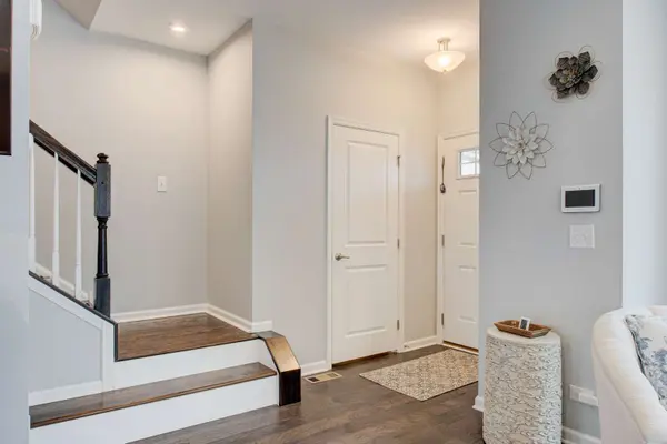 13 Nicholas DR E, Des Plaines, IL 60016