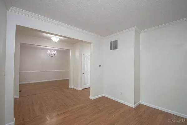 2609 Royal Gateway, Beavercreek, OH 45431