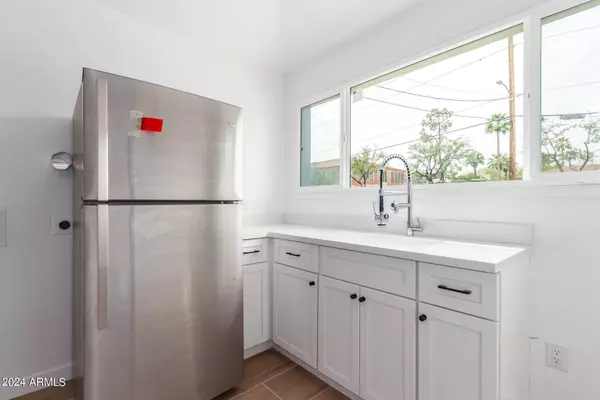 935 W CATALINA Drive, Phoenix, AZ 85013