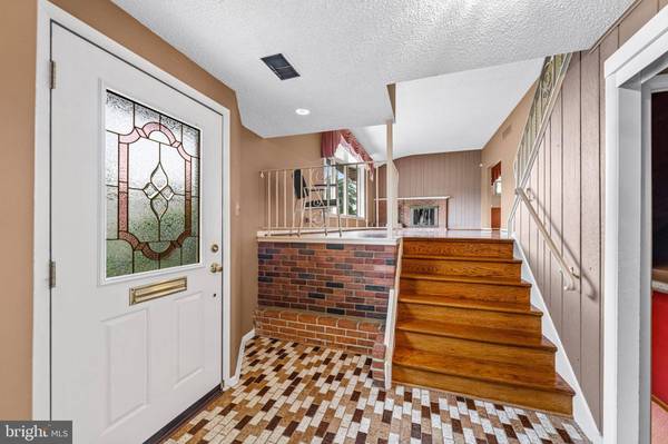 127 BRENTWOOD DR, Mount Laurel, NJ 08054