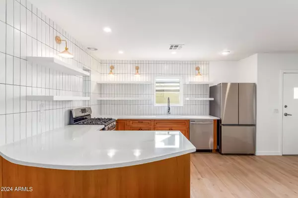 935 W CATALINA Drive, Phoenix, AZ 85013