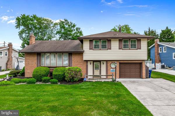 127 BRENTWOOD DR, Mount Laurel, NJ 08054