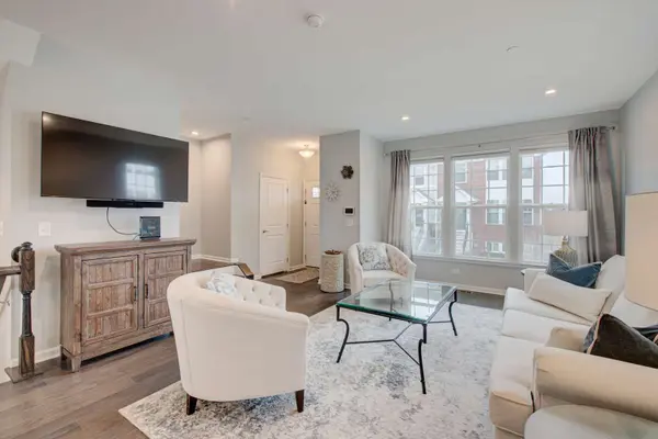 13 Nicholas DR E, Des Plaines, IL 60016