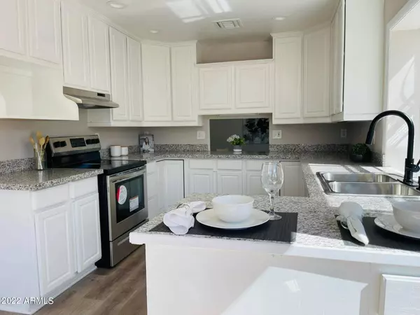 4009 W HARMONT Drive, Phoenix, AZ 85051