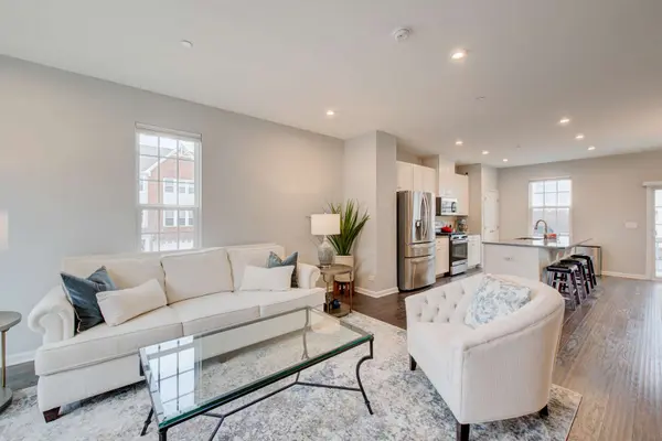 13 Nicholas DR E, Des Plaines, IL 60016