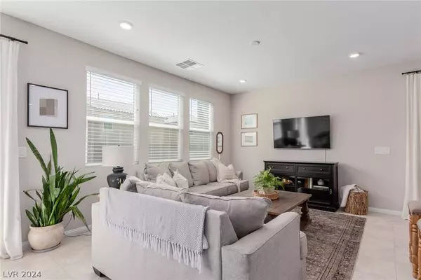 7020 Glass Beach Street, North Las Vegas, NV 89086