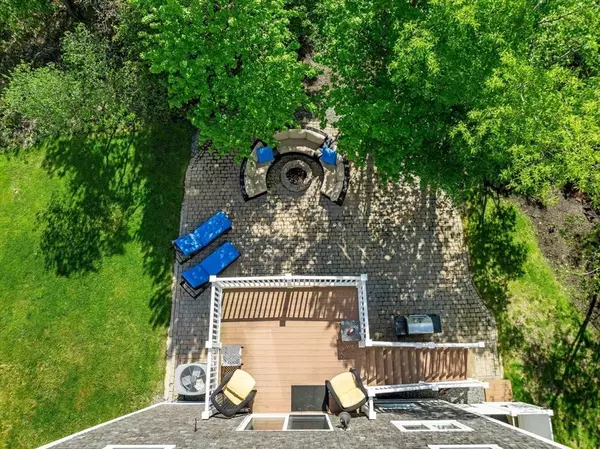 8 Coulson Pratt Dr, Salisbury, MA 01952