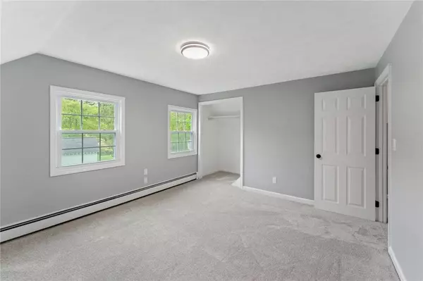 76 Elm ST, Upton, MA 01568