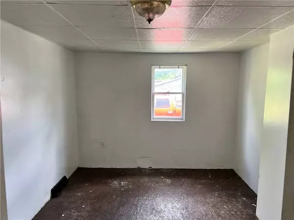 315-319 Blackburn St, West Newton, PA 15089