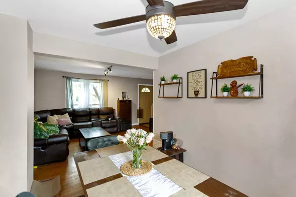 270 Graceland AVE, Des Plaines, IL 60016