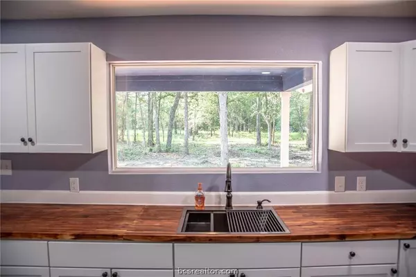 2838 Eagle PT, Caldwell, TX 77836