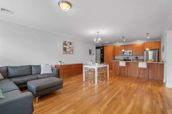 156 Green St #204, Boston, MA 02130